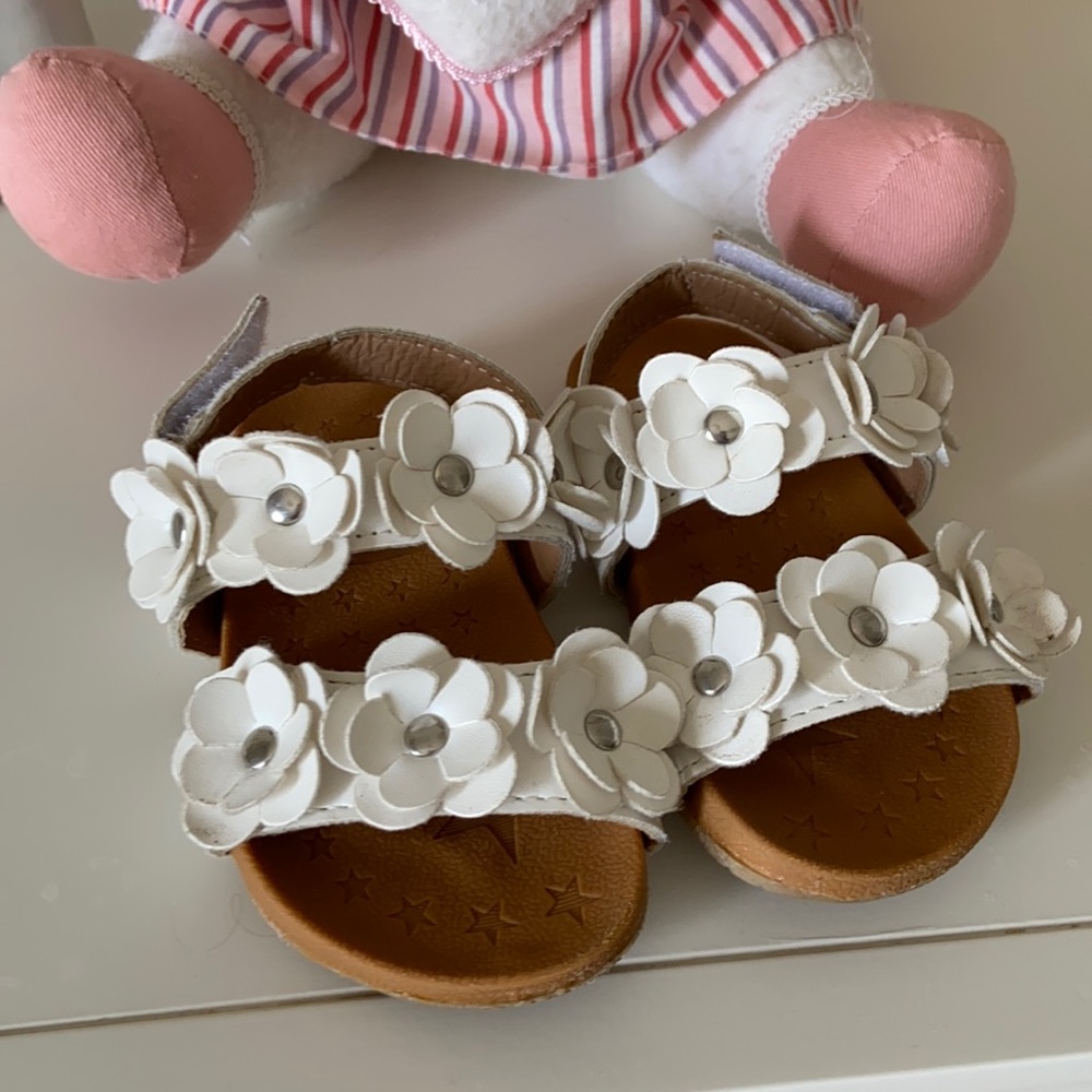 Toddler white flower sandals